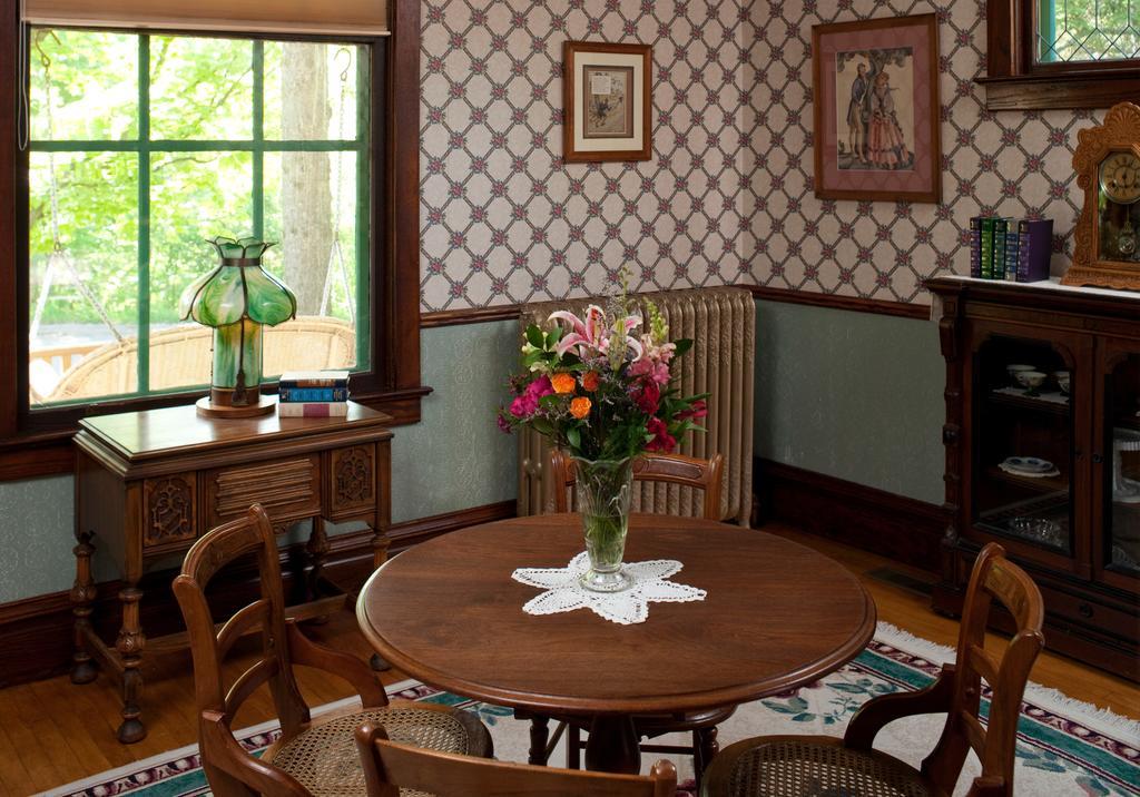 Old Rittenhouse Inn Бейфилд Номер фото