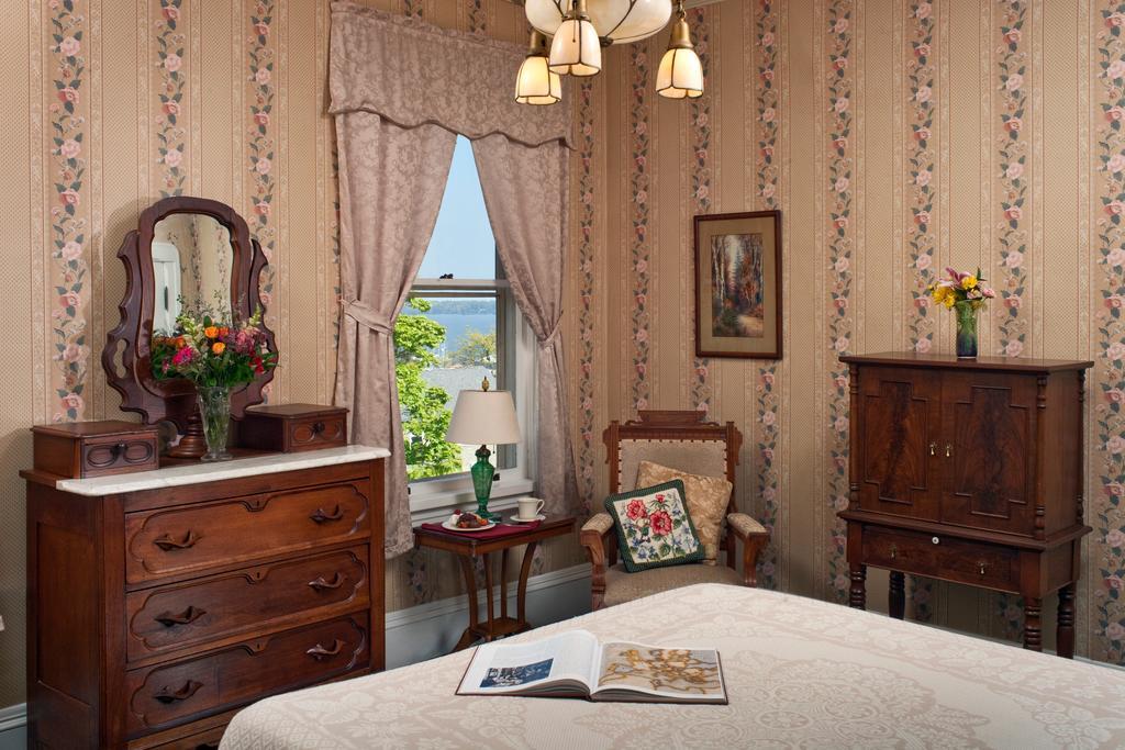 Old Rittenhouse Inn Бейфилд Номер фото