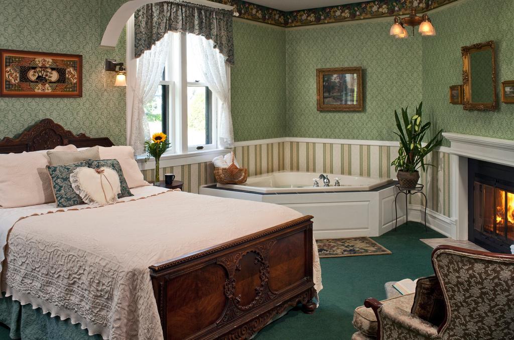 Old Rittenhouse Inn Бейфилд Номер фото