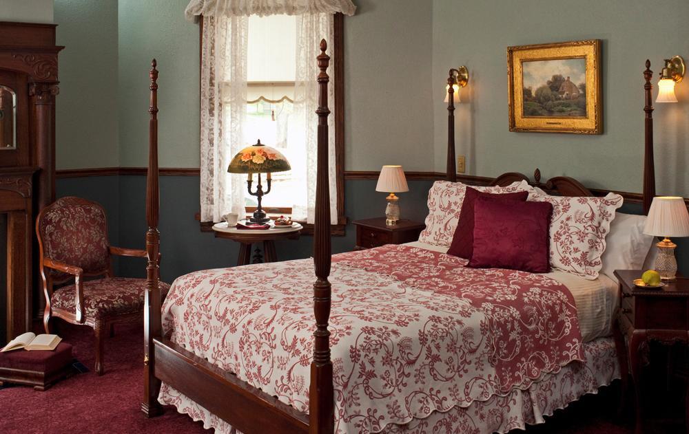 Old Rittenhouse Inn Бейфилд Экстерьер фото